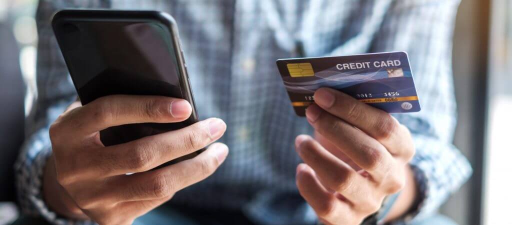 seo for ecommerce: 6 top tips for your strategy 16 man paying for online shopping on his smartphone.